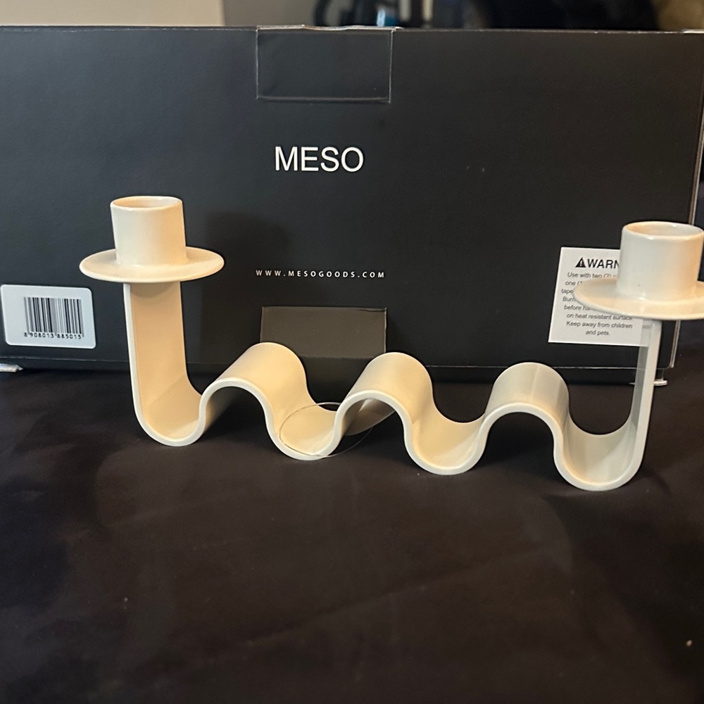 Meso Cream Wavy Candle Holder